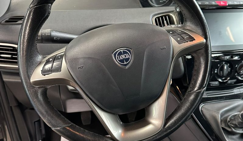 ELEGANTE, HYBRID, PRONTA A PARTIRE! pieno