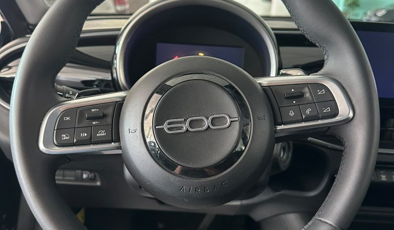 FIAT 600: COMPATTA, GRINTOSA, HYBRID! pieno