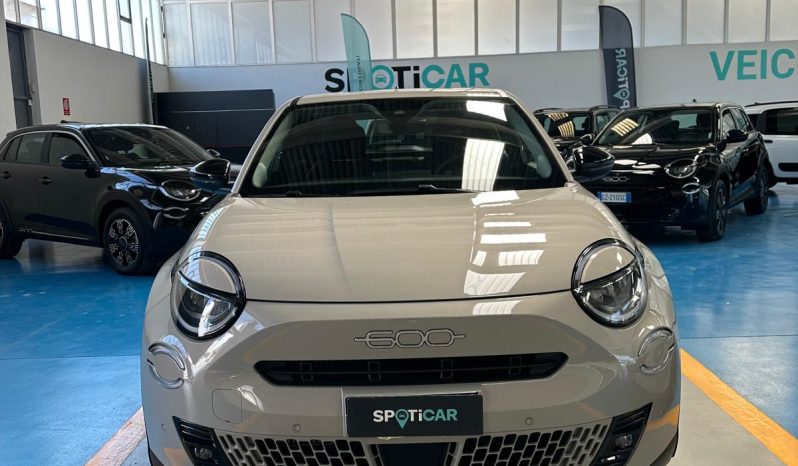 CREMA CAPPUCCINO, 145 CV E CAMBIO AUTOMATICO: È LA FIAT 600!! pieno