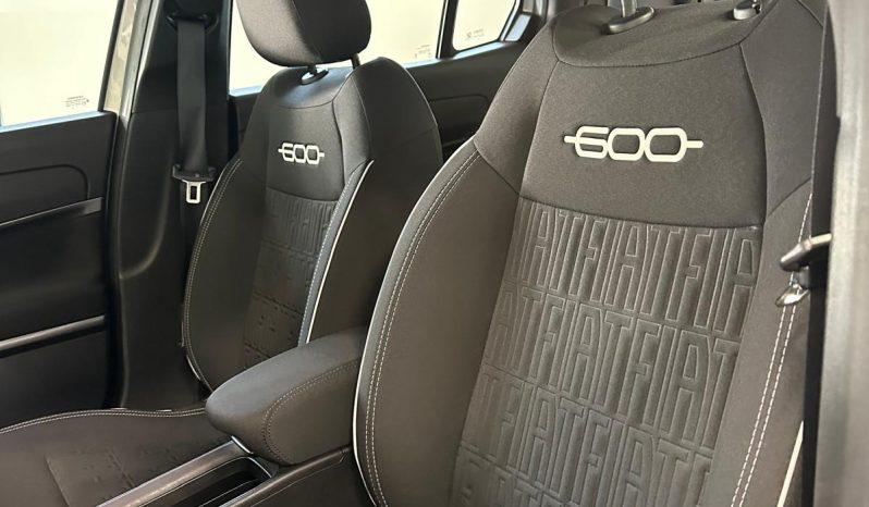 CREMA CAPPUCCINO, 145 CV E CAMBIO AUTOMATICO: È LA FIAT 600!! pieno