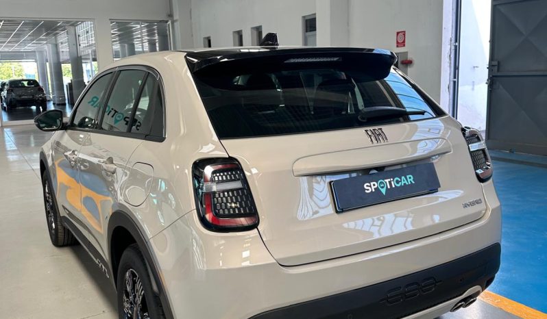 CREMA CAPPUCCINO, 145 CV E CAMBIO AUTOMATICO: È LA FIAT 600!! pieno