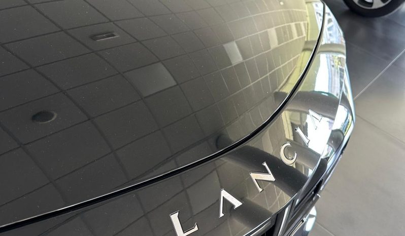 NUOVA YPSILON LX HYBRID: LO STILE ITALIANO È CAMBIATO! pieno