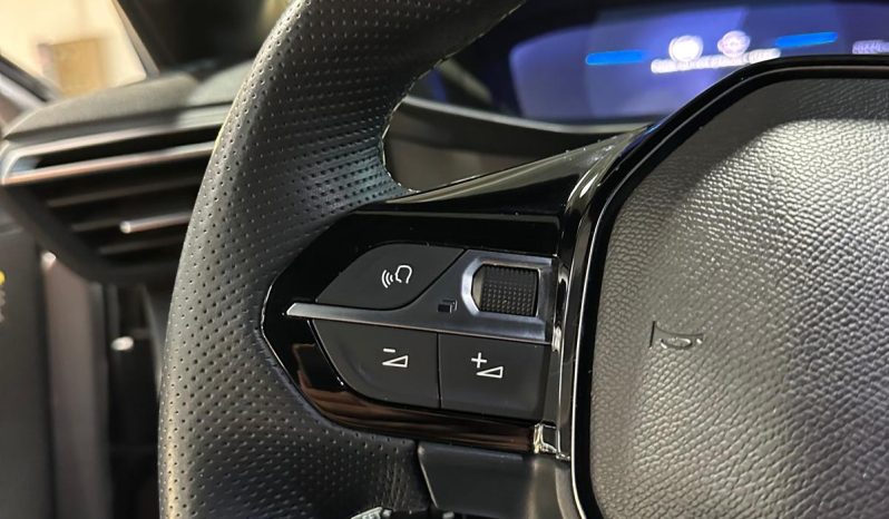PEUGEOT 208 GT HYBRID: SPORTIVA, AUTOMATICA, IRRESISTIBILE! pieno