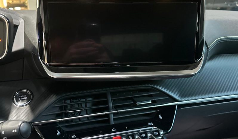 PEUGEOT 208 GT HYBRID: SPORTIVA, AUTOMATICA, IRRESISTIBILE! pieno