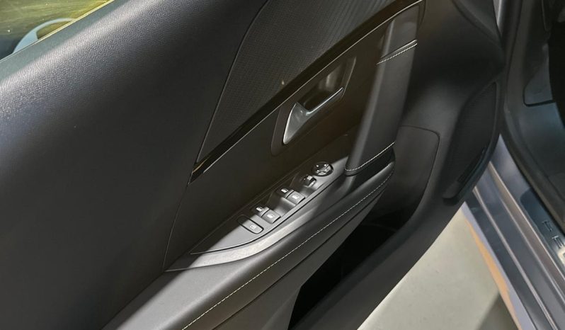 PEUGEOT 208 GT HYBRID: SPORTIVA, AUTOMATICA, IRRESISTIBILE! pieno