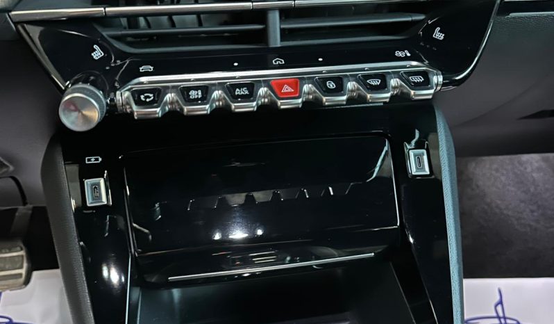 PEUGEOT 208 GT HYBRID: SPORTIVA, AUTOMATICA, IRRESISTIBILE! pieno