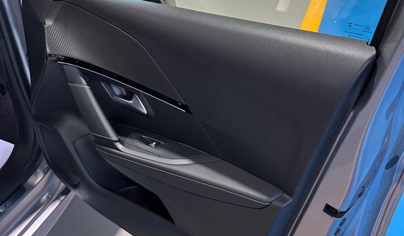 PEUGEOT 208 GT HYBRID: SPORTIVA, AUTOMATICA, IRRESISTIBILE! pieno