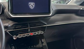 Stile dinamico, tecnologia intelligente e piacere di guida pieno